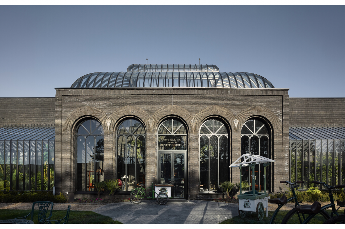 Specialist Glass Products supplies glass for Hendrick’s Gin Palace