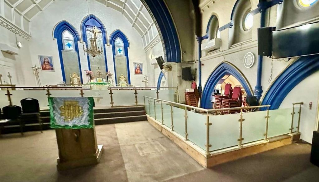 CC-b (9) Glass balustrading at church